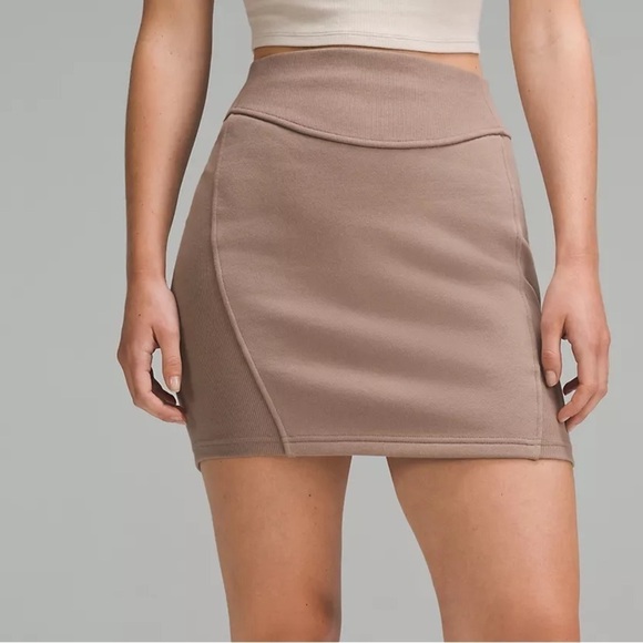 lululemon athletica Dresses & Skirts - NWT Lululemon Scuba HR Mini Skirt Taupetastic Size S